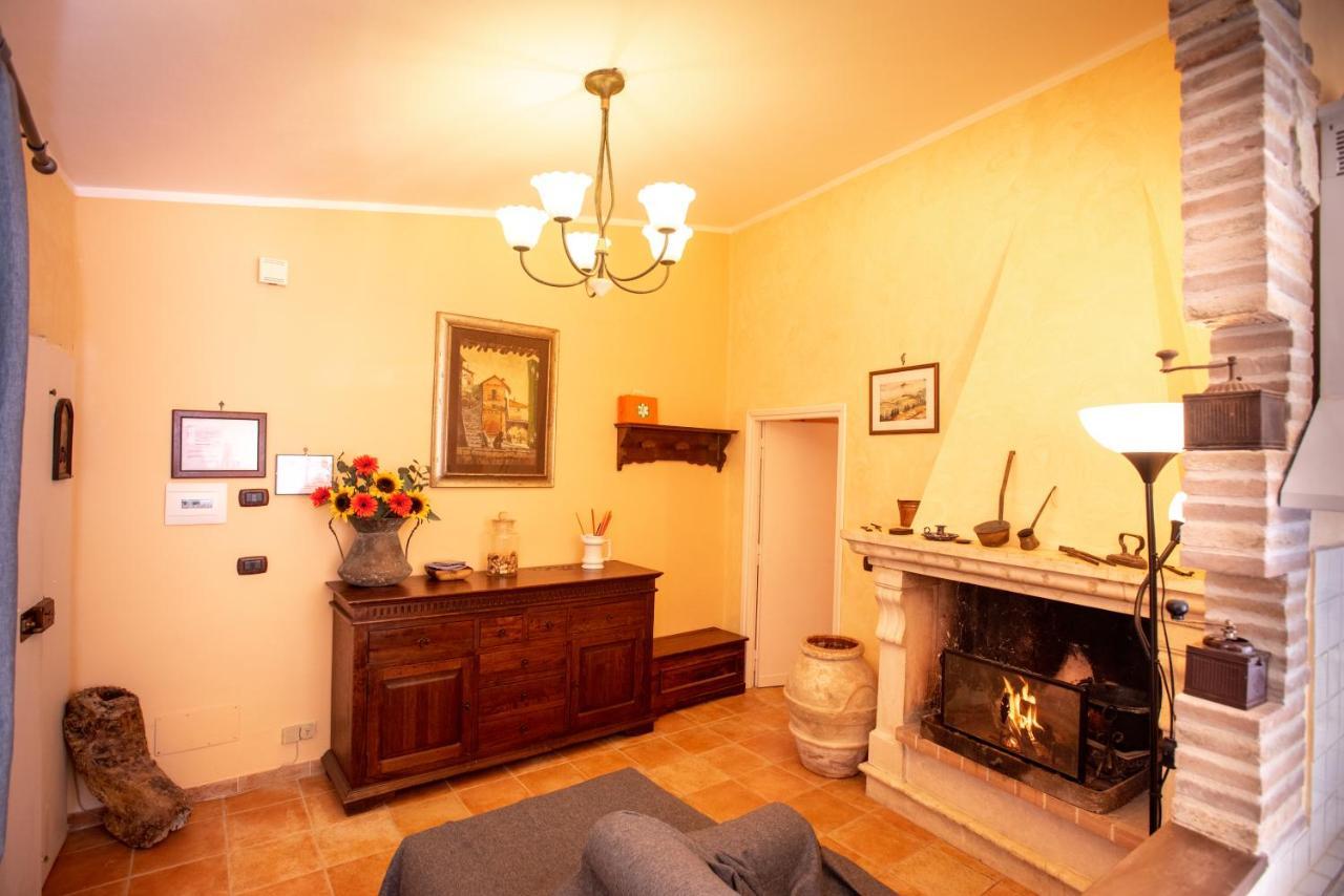Relax Nell' Antico Borgo Villa Casperia Exterior foto