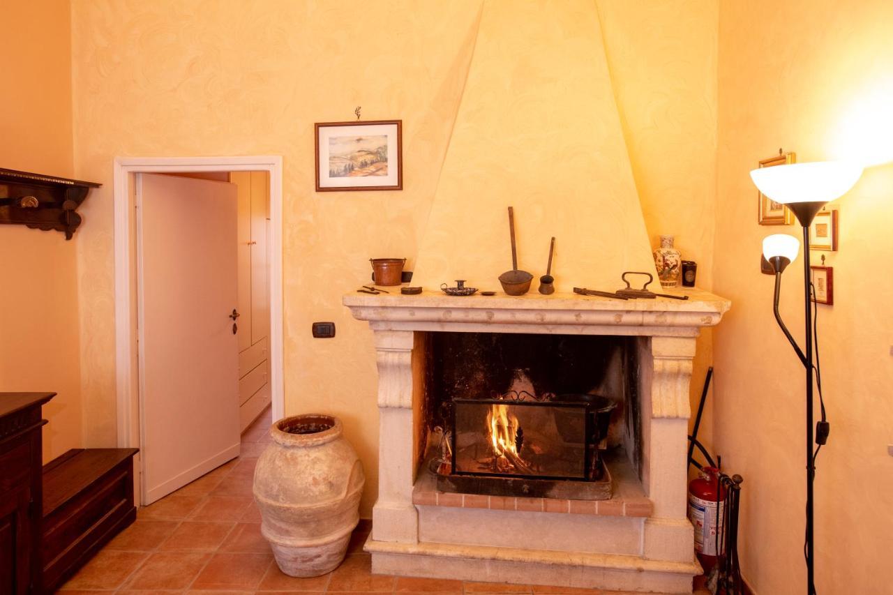 Relax Nell' Antico Borgo Villa Casperia Exterior foto