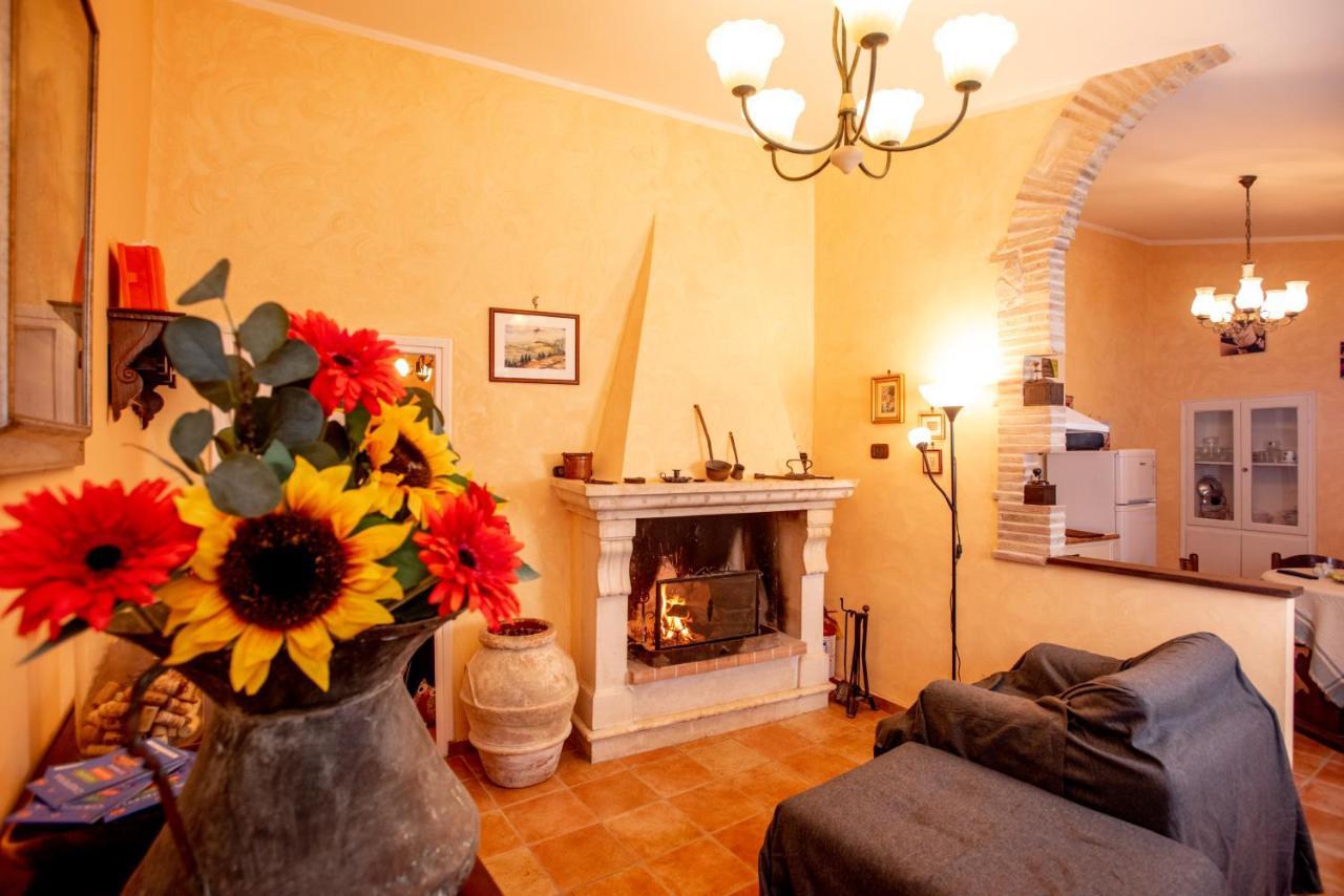 Relax Nell' Antico Borgo Villa Casperia Exterior foto