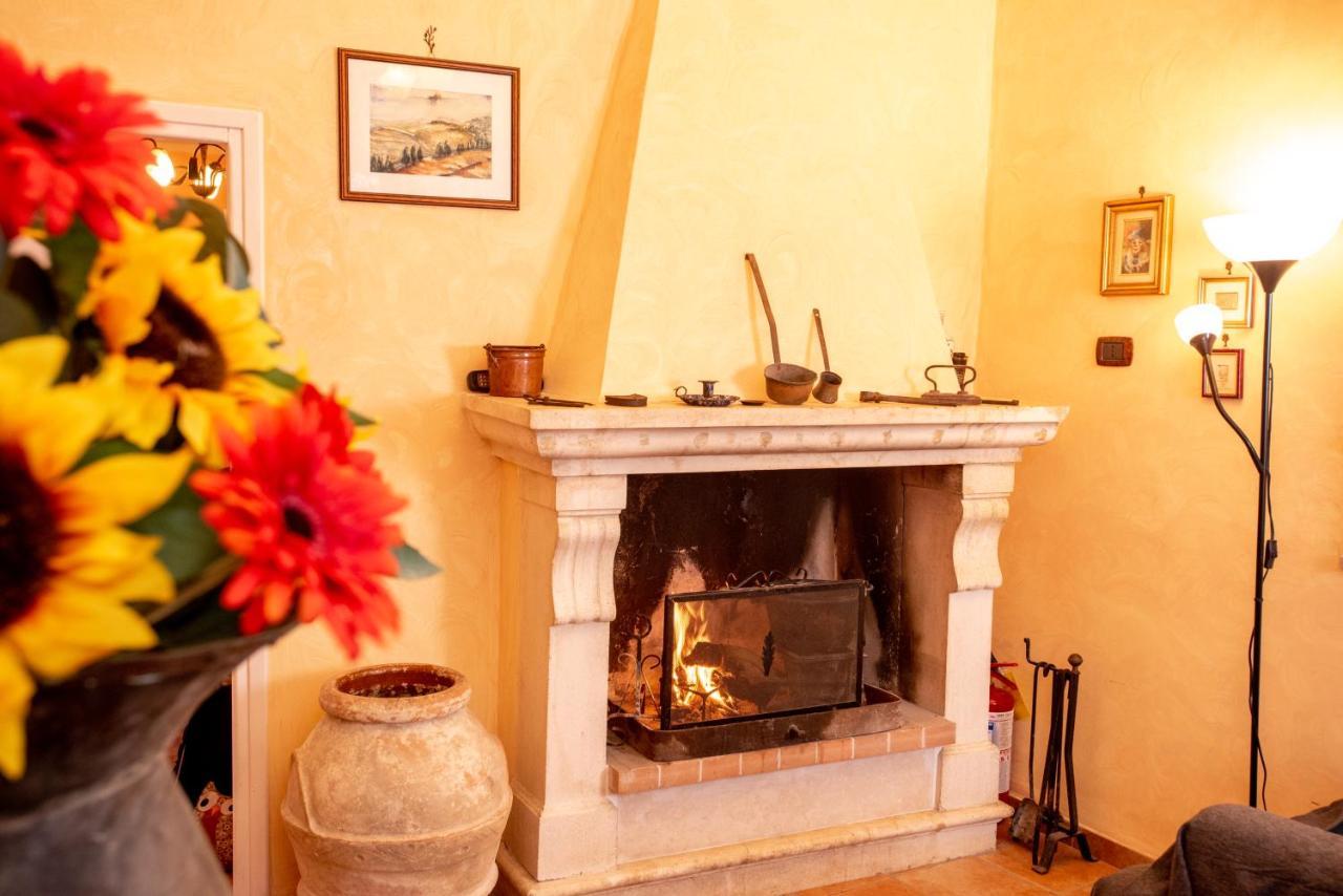 Relax Nell' Antico Borgo Villa Casperia Exterior foto